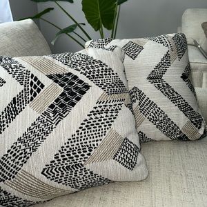 Brand NEW Couch Pillow Set